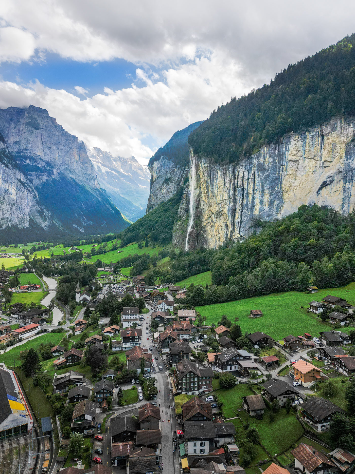 Staubbachfall Waterfall Chute d'eau Lauterbrunnen parking itinéraire, berner oberland, oberland bernois, Lauterbrunnen instagram, raquettes à Neige, Randonnée Montagne, randonnée pédestre, Itinéraire randonnée, chemin, parcours GPS, tracé gpx, SwissTopo, randonnée, Suisse-Rando, Schweizer wanderwege, idée de randonnée pédestre en Suisse, randotherapie, randothérapie, randotherapie.fun Staubbachfall Waterfall Chute d'eau Lauterbrunnen parking itinéraire, berner oberland, oberland bernois, Lauterbrunnen instagram, raquettes à Neige, Randonnée Montagne, randonnée pédestre, Itinéraire randonnée, chemin, parcours GPS, tracé gpx, SwissTopo, randonnée, Suisse-Rando, Schweizer wanderwege, idée de randonnée pédestre en Suisse, randotherapie, randothérapie, randotherapie.fun