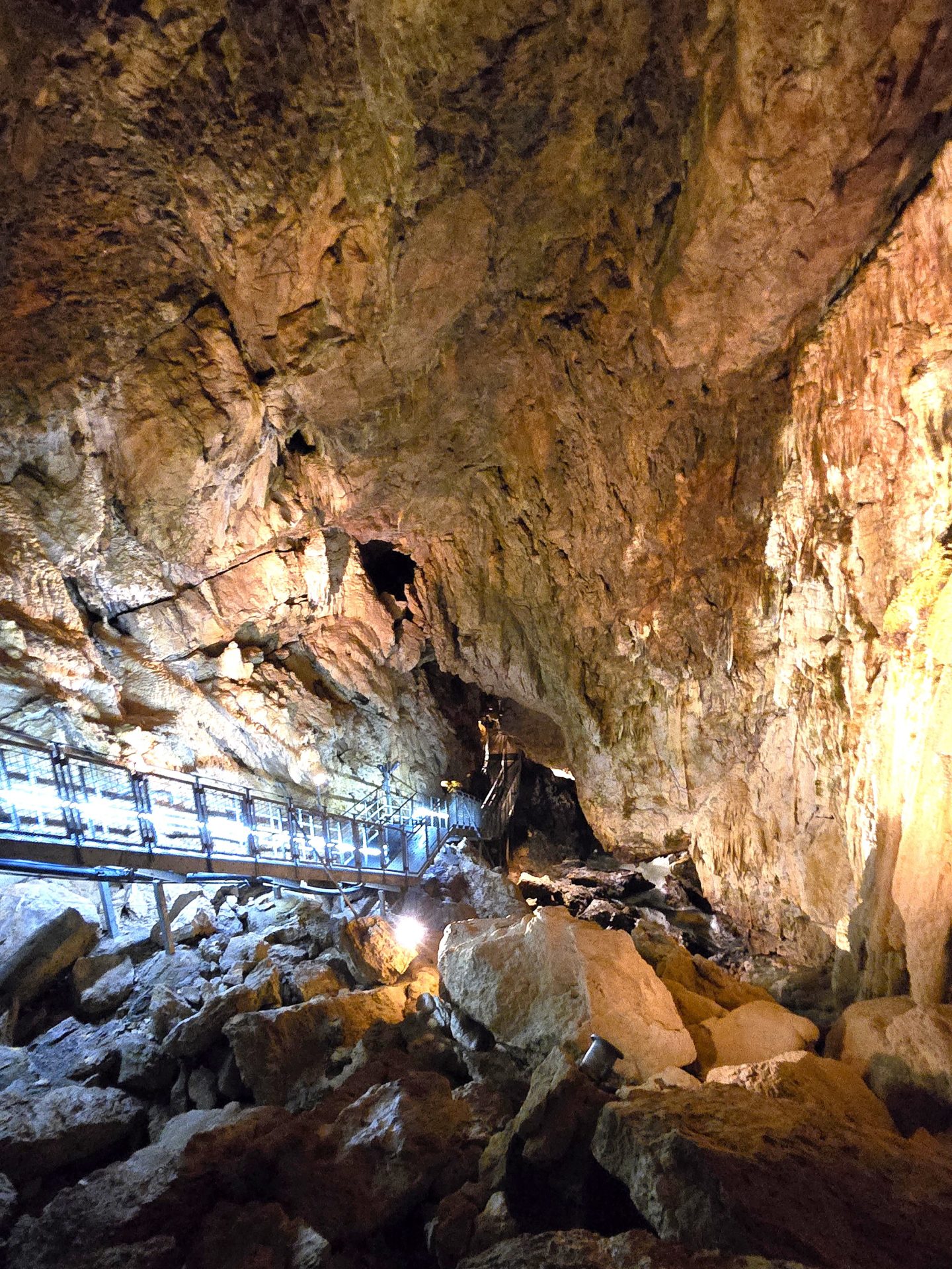 Parking Grottes de Vallorbe prix, randonnée Vaud, raquettes à Neige, Randonnée Montagne, randonnée pédestre, Itinéraire randonnée, chemin, parcours GPS, tracé gpx, SwissTopo, randonnée, Suisse-Rando, Schweizer wanderwege, idée de randonnée pédestre en Suisse, randotherapie, randothérapie, randotherapie.fun